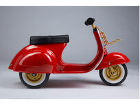 Loop scooter Vespa style, voor kinderen van 1 tot 5 jaar Special ROOD, inclusief rekje