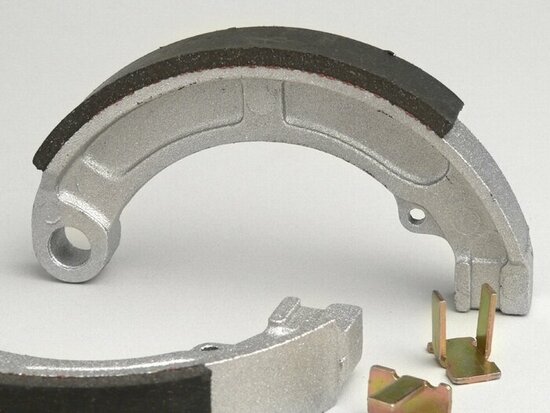 Remschoenset achter 9 inch Vespa 50 Kan zijn van Ferodo of Newfren Italië en meet rond 135x20 breed