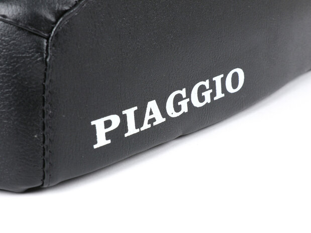 Buddyseat Mono Vespa PK met PIAGGIO logo aan beide zijden.